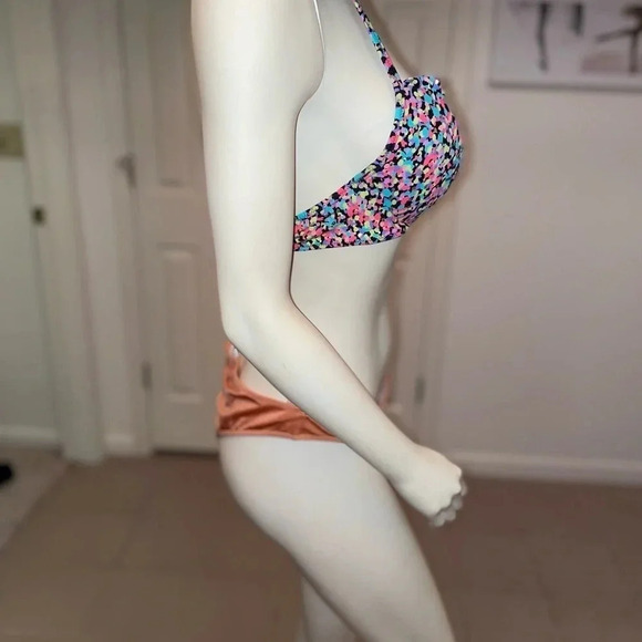 Out From Under Chelsea Ruched
Cheeky Bikini Bottom peachy orange size large - Picture 10 of 11